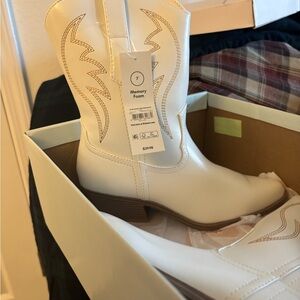 White Western-Style Women's Boots